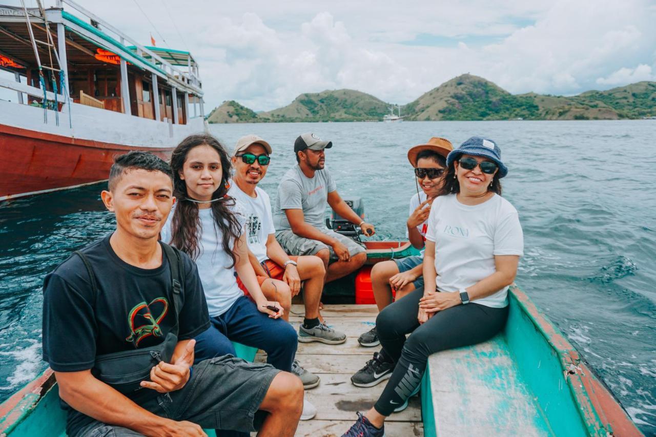 Komodoku One Love Homestay And Tour 纳闽巴霍 外观 照片
