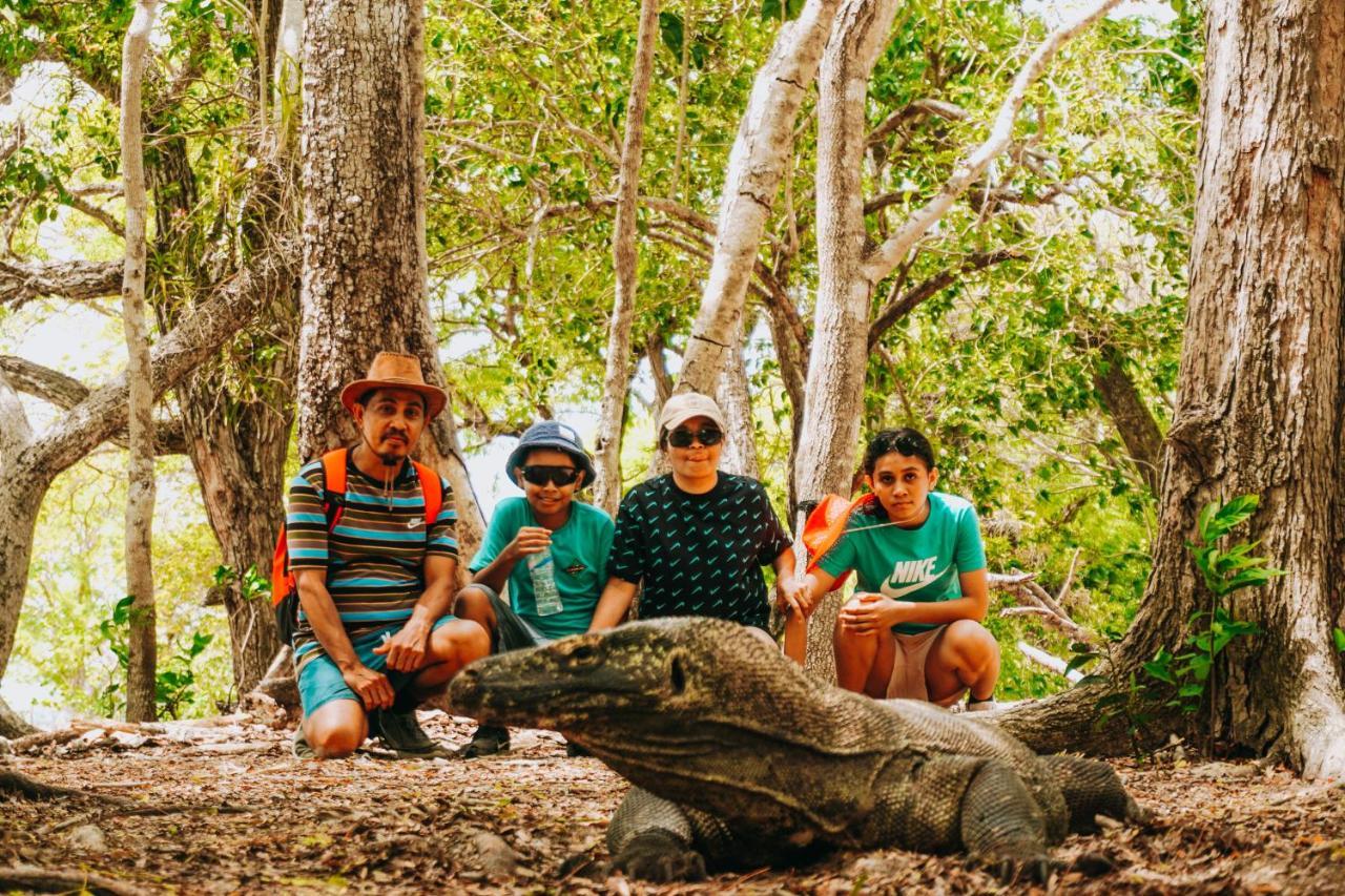 Komodoku One Love Homestay And Tour 纳闽巴霍 外观 照片