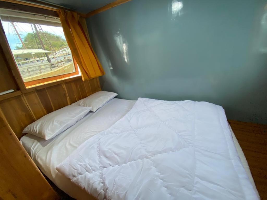Komodoku One Love Homestay And Tour 纳闽巴霍 外观 照片