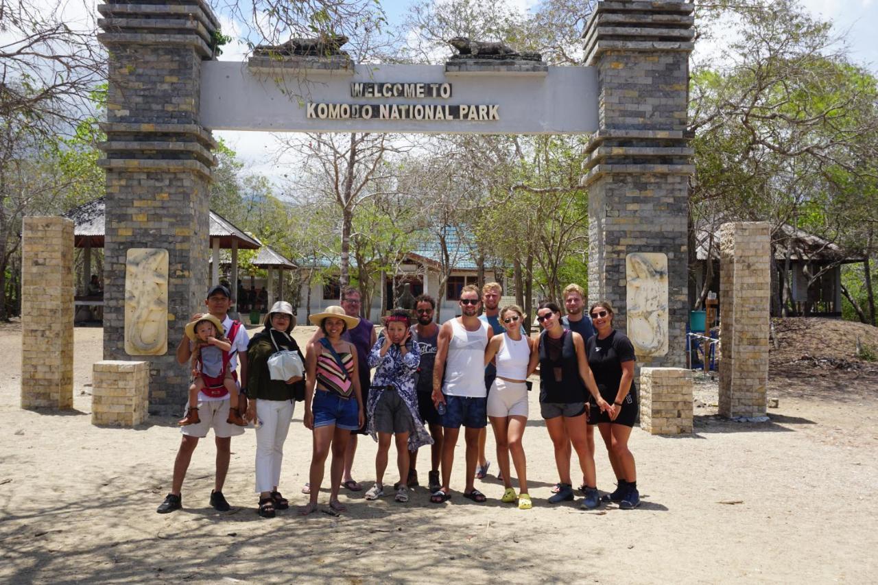 Komodoku One Love Homestay And Tour 纳闽巴霍 外观 照片