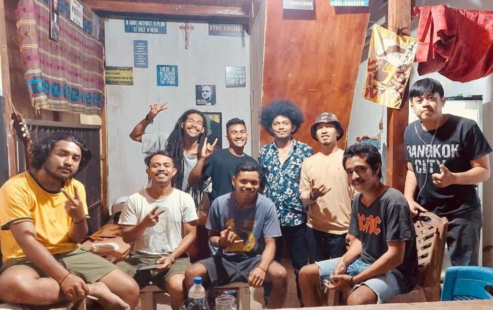 Komodoku One Love Homestay And Tour 纳闽巴霍 外观 照片