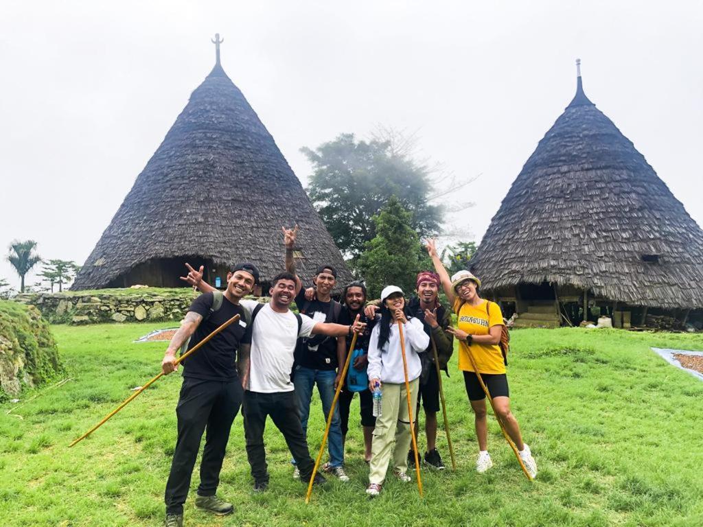 Komodoku One Love Homestay And Tour 纳闽巴霍 外观 照片