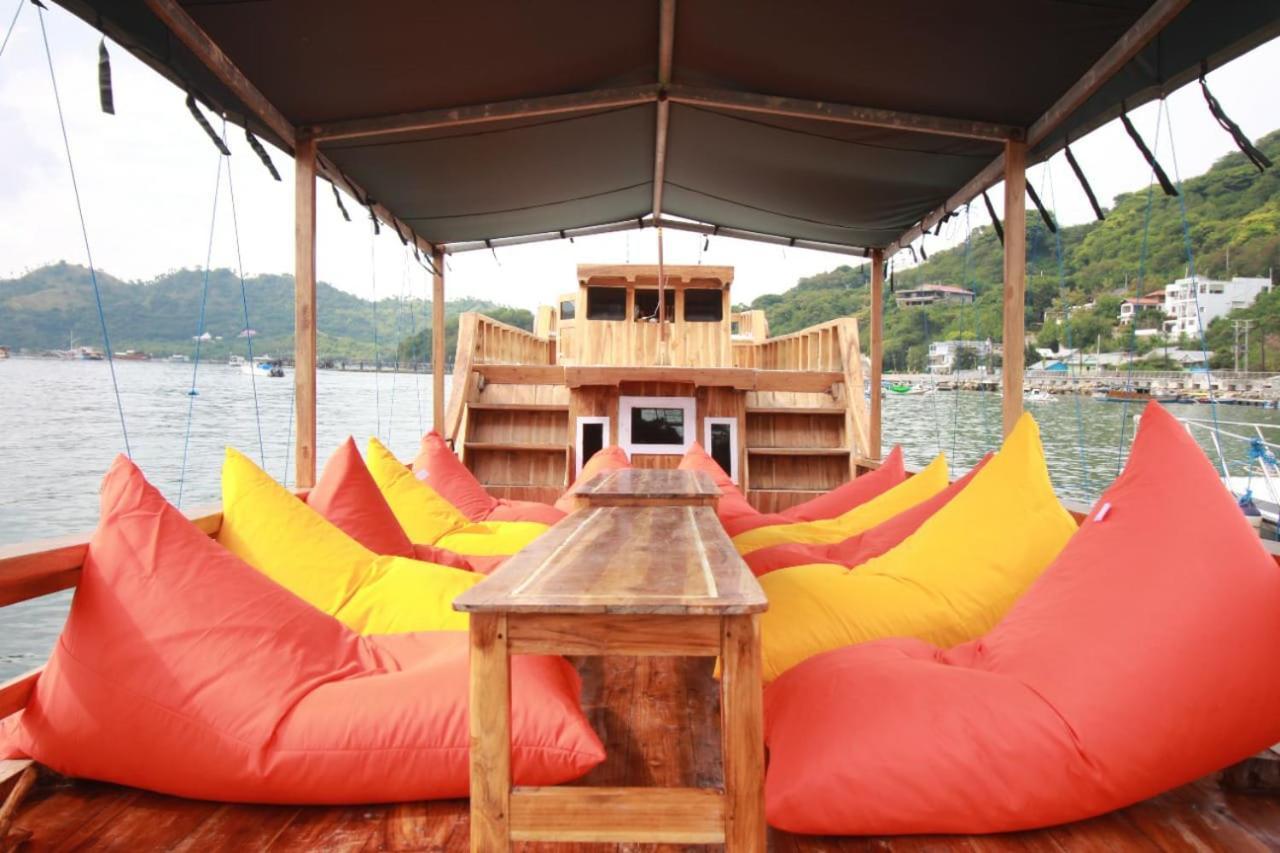 Komodoku One Love Homestay And Tour 纳闽巴霍 外观 照片