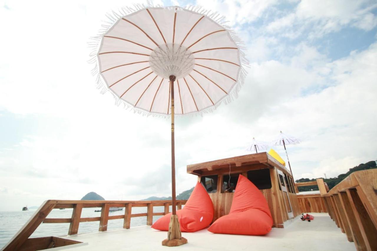 Komodoku One Love Homestay And Tour 纳闽巴霍 外观 照片