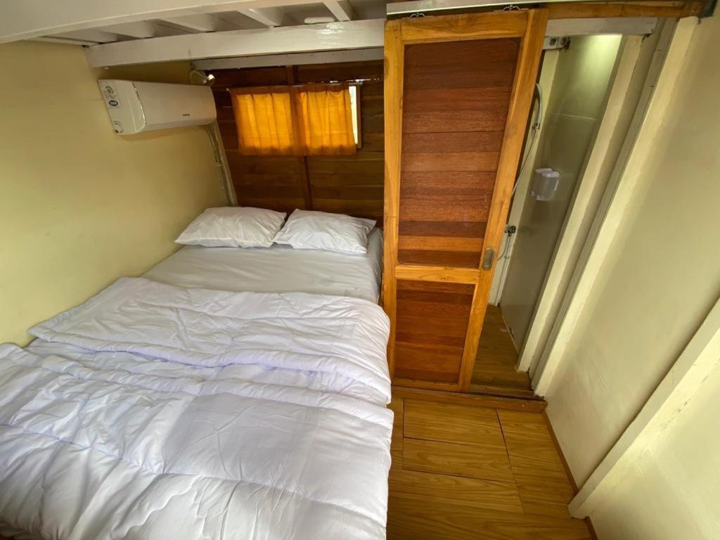 Komodoku One Love Homestay And Tour 纳闽巴霍 外观 照片